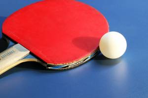 Image par HeungSoon de Pixabay - Source = https://pixabay.com/fr/photos/tennis-de-table-balle-de-ping-pong-4046303/