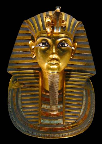 Par en:User:MykReeve — Uploaded to en.wikipedia as Image:Tutankhamun-mask.jpg on 28 May 2004 by en:User:MykReeve (see talk page for details)., CC BY-SA 3.0, https://commons.wikimedia.org/w/index.php?curid=34321