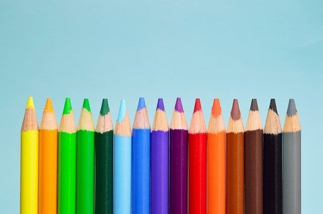 Image par Miguel Á. Padriñán de Pixabay - Source = https://pixabay.com/fr/photos/vert-art-bois-pointu-crayon-1738220/