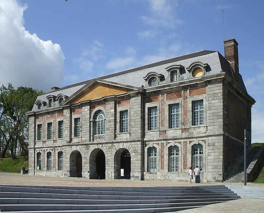 Par Chatsam - File:Porte de mons maubeuge.JPG, Domaine public, https://commons.wikimedia.org/w/index.php?curid=6899693 La porte de Mons à Maubeuge