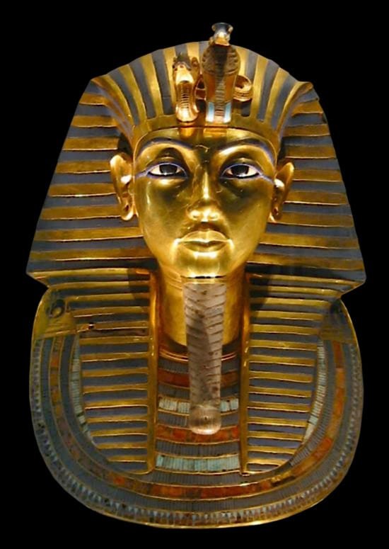 en:User:MykReeve / CC BY-SA - Source = https://upload.wikimedia.org/wikipedia/commons/3/38/Tutanchamun_Maske.jpg Le masque funéraire de Toutânkhamon